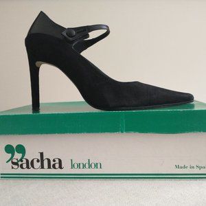 Women’s black  pump